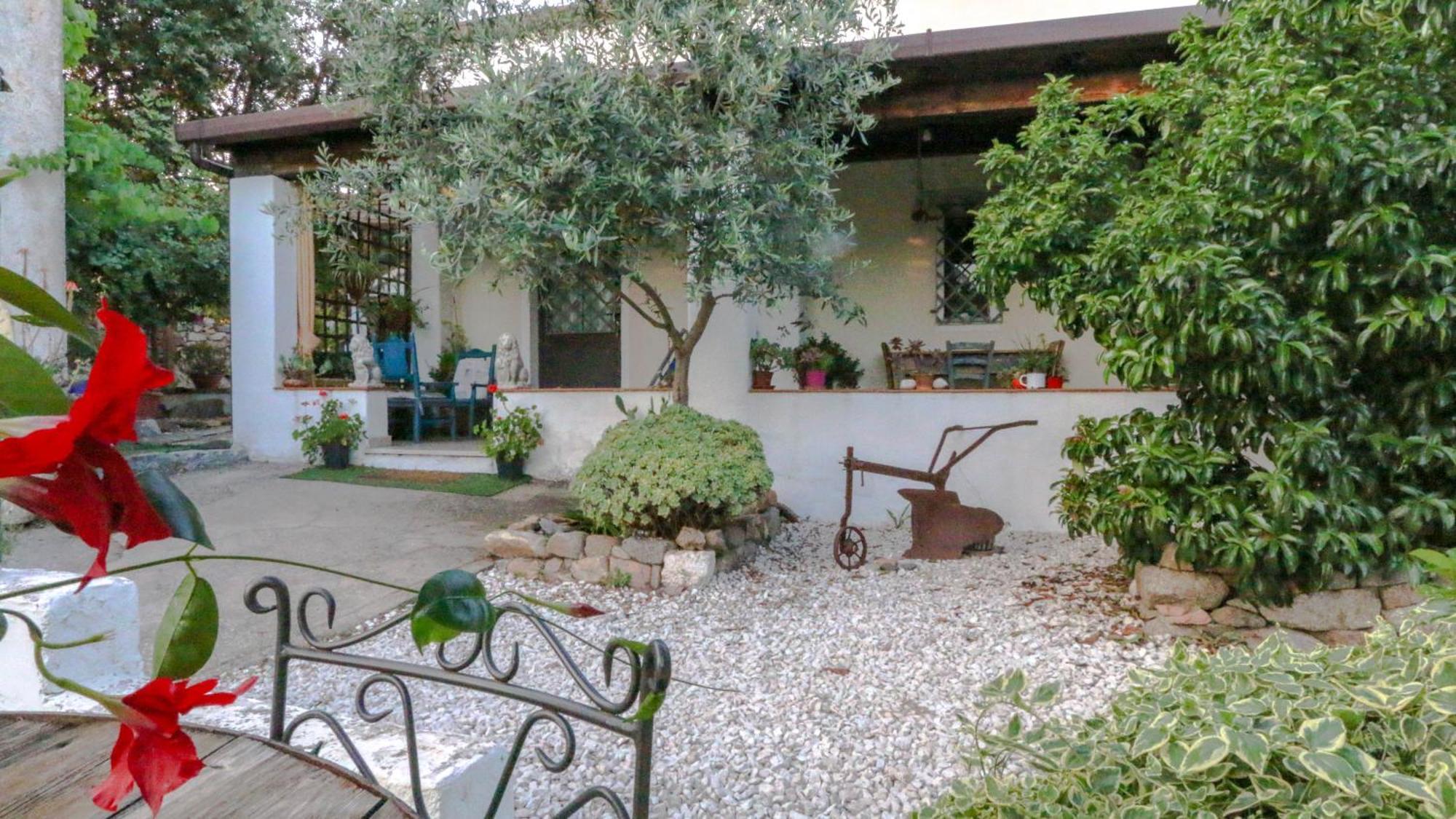 Villa Ferulas Oliena Exterior photo